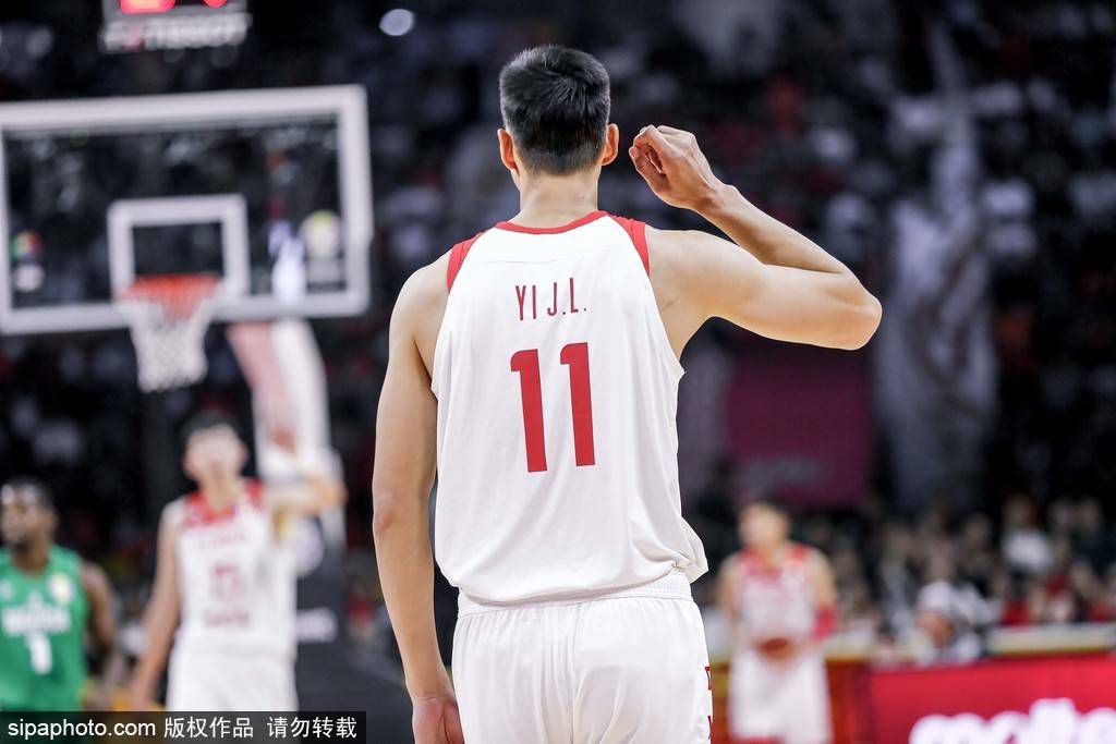 滕哈赫回应道：“我们都是乐观主义者。